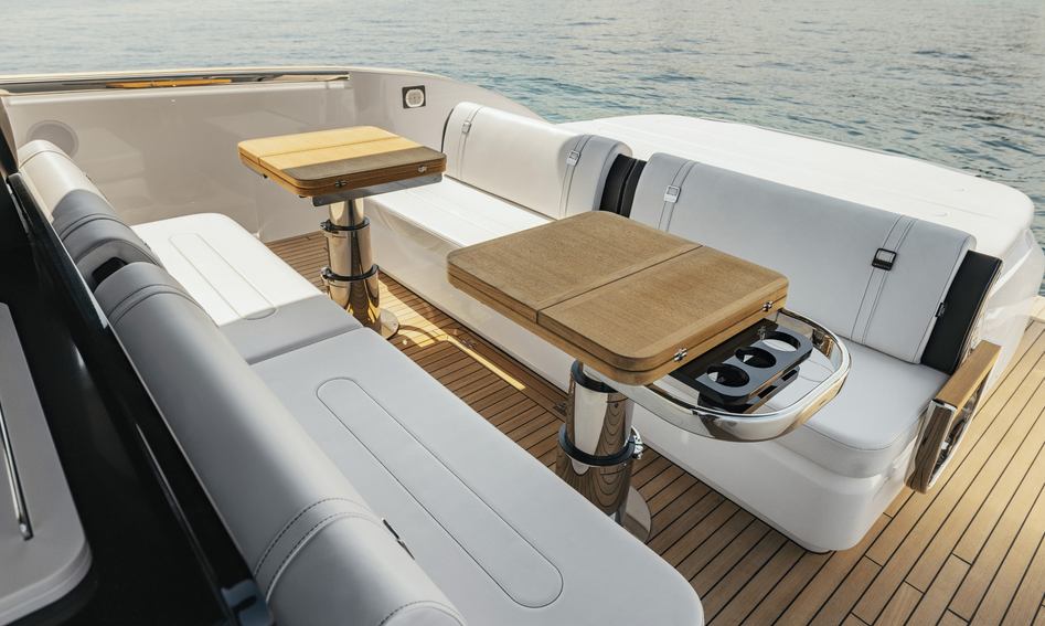Invictus TT420, Deck Area