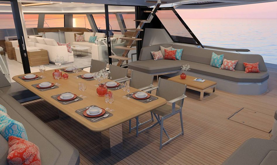 Fountaine Pajot Power 80 , Deck Area