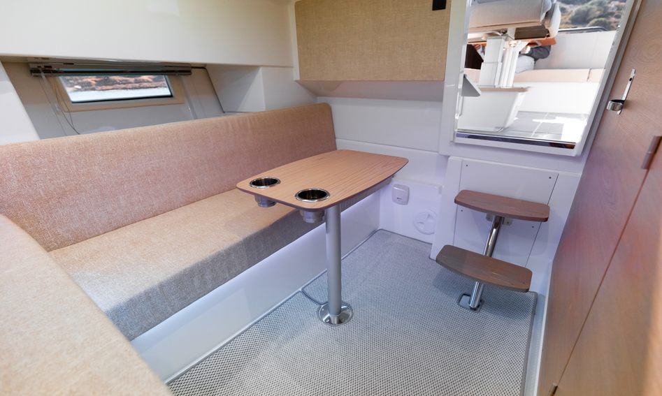 Quarken 35 Grand Tourer, Interior