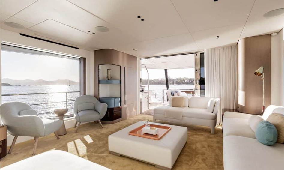 Azimut Grande 26M, Interior