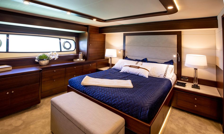 Grand Banks GB85 Flybridge, Accommodation