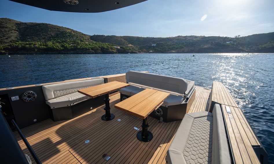 Maxim Yachts MAX43 Comfort, Deck Area