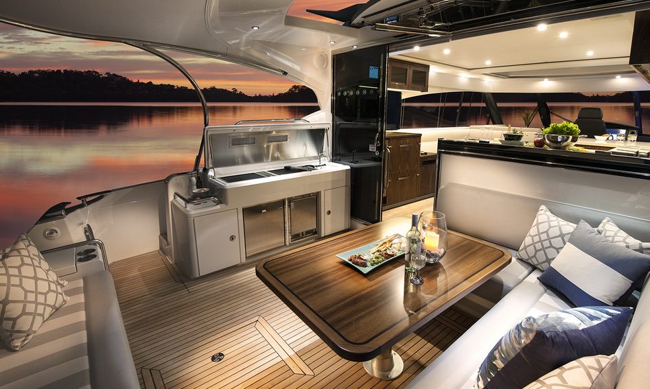 Riviera 5400  Sport Yacht Gen 1, Deck Area