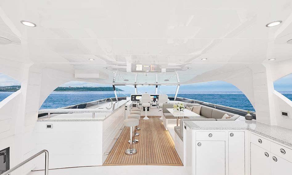 Horizon E81 Open Bridge, Fly Deck/Sportdeck