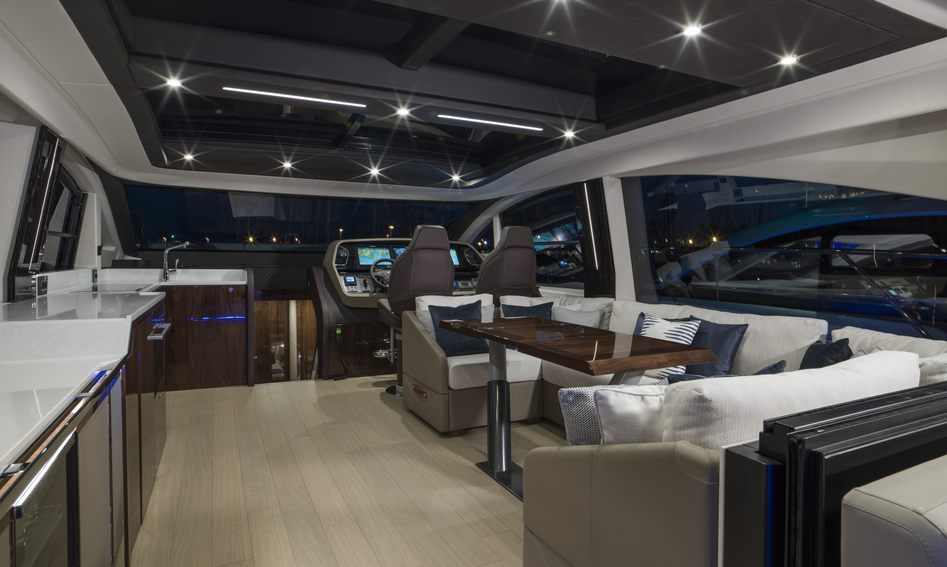 Fairline Targa 65 GTO, Interior