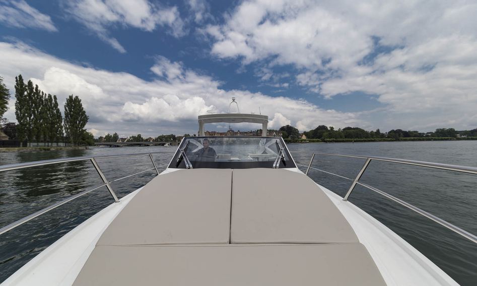 Galeon 305 Open, Deck Area