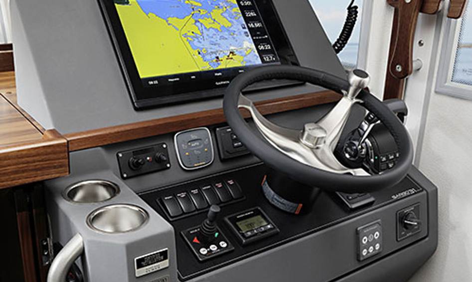 Sargo 31 Explorer, Helm Station