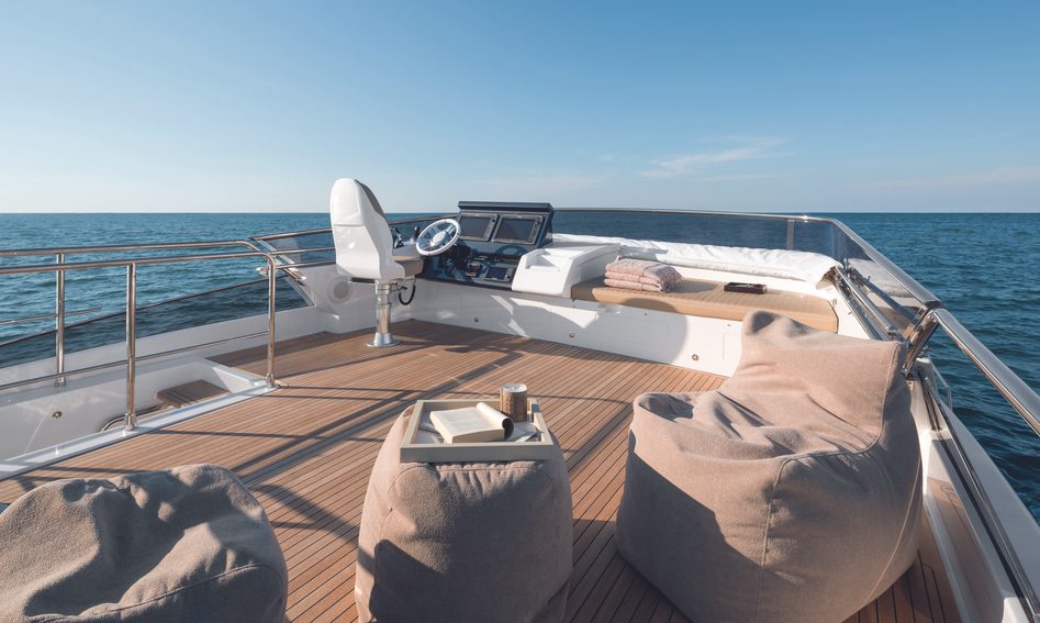 Azimut 77S, Fly Deck/Sportdeck