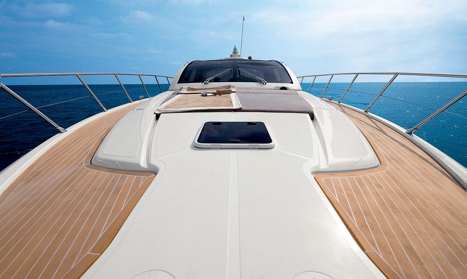 Azimut Atlantis 58, Deck Area