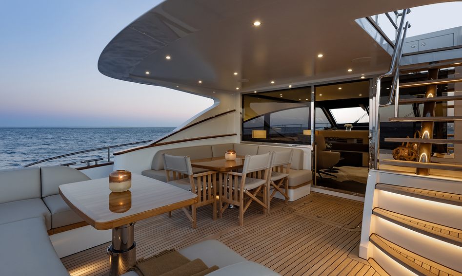 Mulder Favorite 2200 , Deck Area