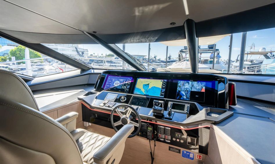 Sunseeker 100 Yacht, Helm Station