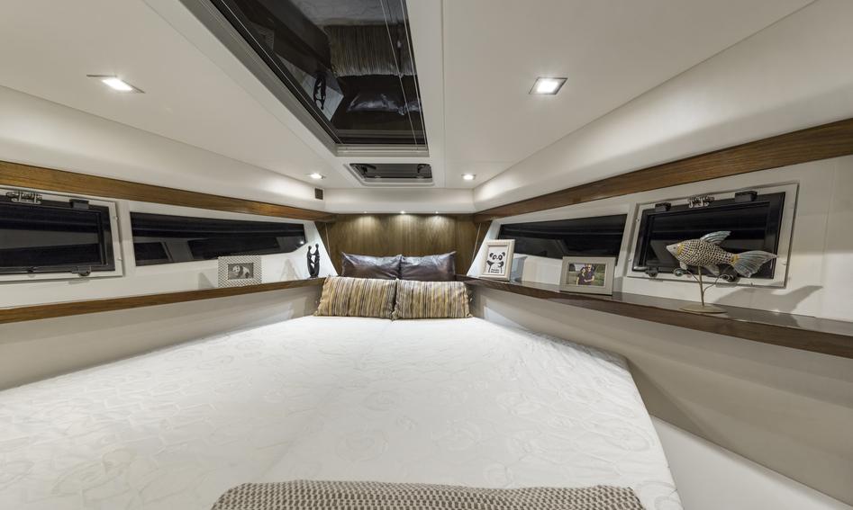 Galeon 365 HTS, Accommodation