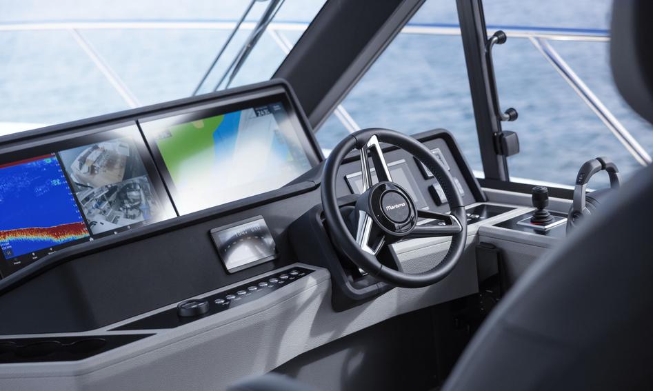 Maritimo S50 Sedan, Helm Station