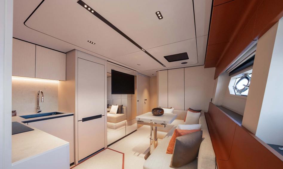 Itama 70, Interior