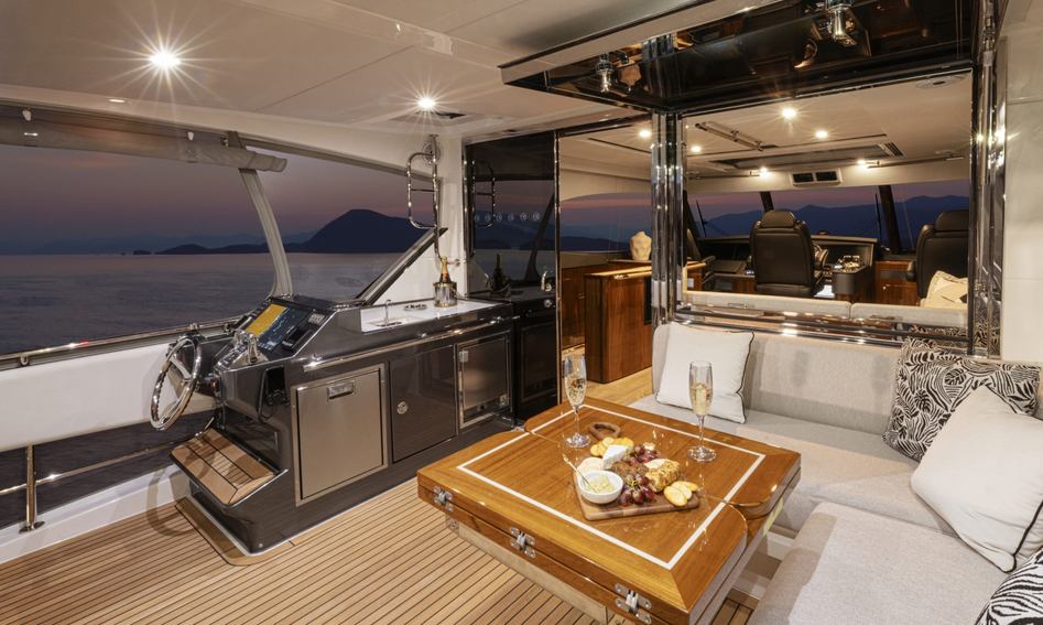 Riviera 72 Sports Motor Yacht Series II Gen 3, Fly Deck/Sportdeck