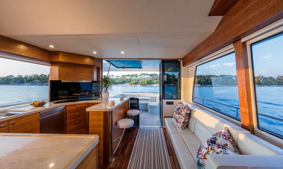 Outer Reef 620 Trident Evo, Interior