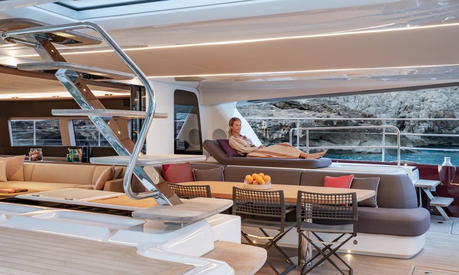 Lagoon Sixty 7, Deck Area