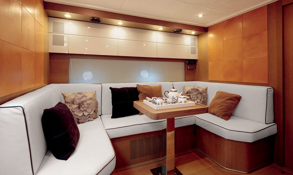 Azimut Atlantis 58, Interior