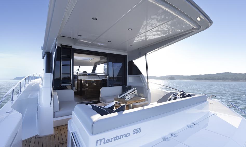 Maritimo S55, Deck Area