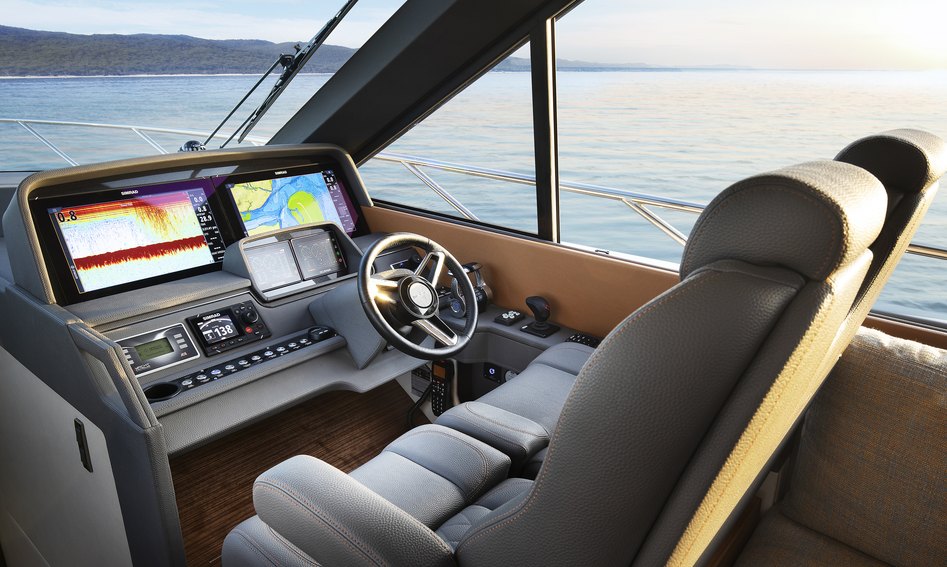 Maritimo X50, Helm Station