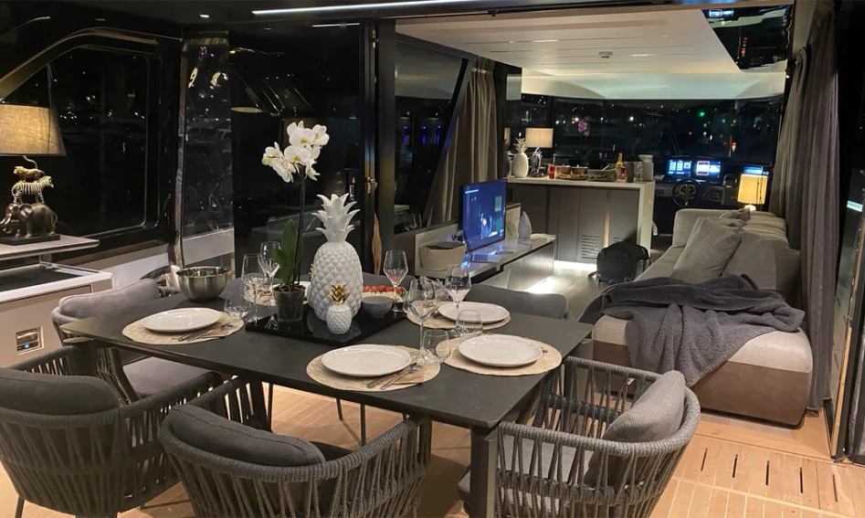 Explorer Yachts Explorer 62 , Deck Area