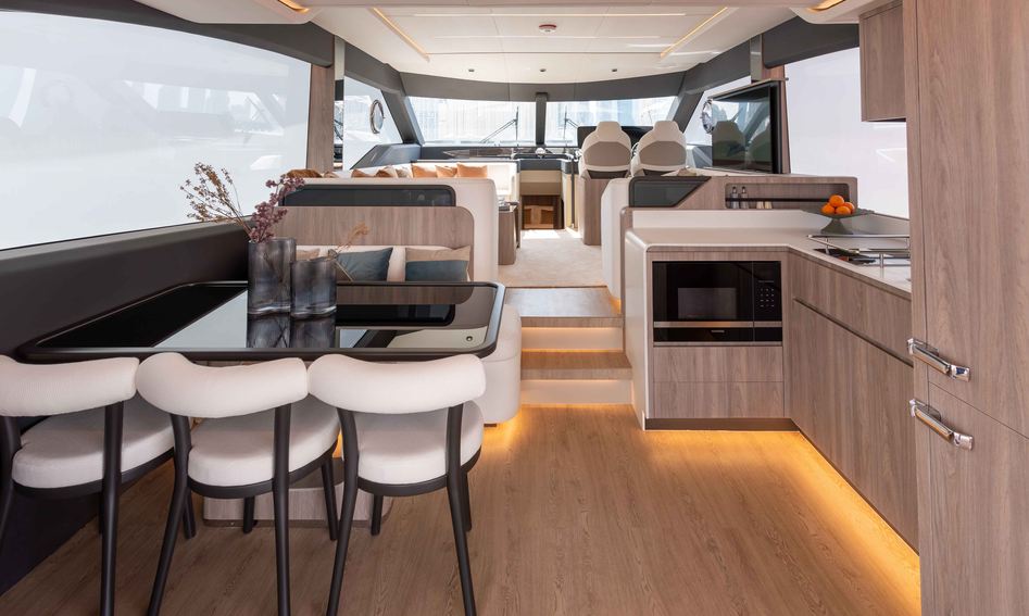 Gulf Craft Majesty 60 , Interior