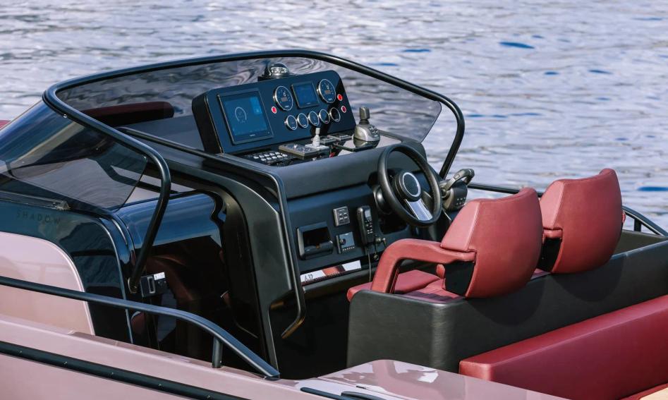 Cranchi A32 Luxury Tender , Helm Station