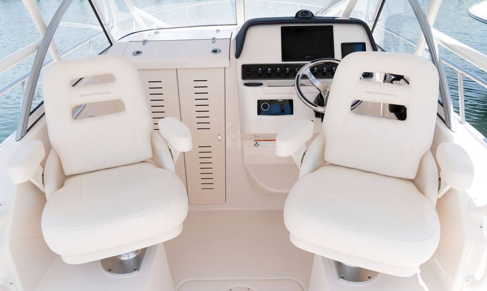 Grady-White Adventure 218 , Helm Station