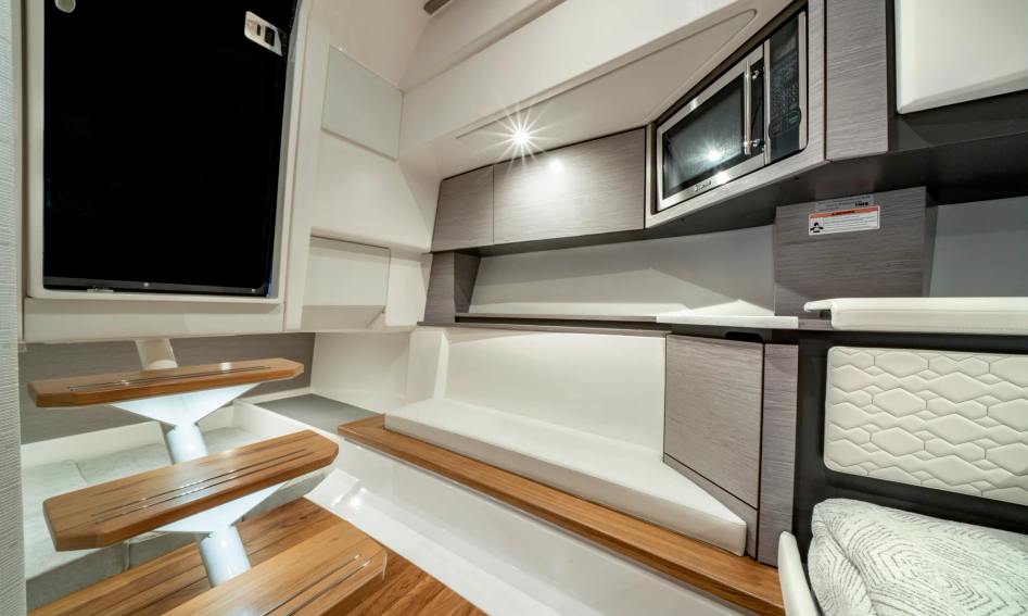 Tiara 43LS, Interior