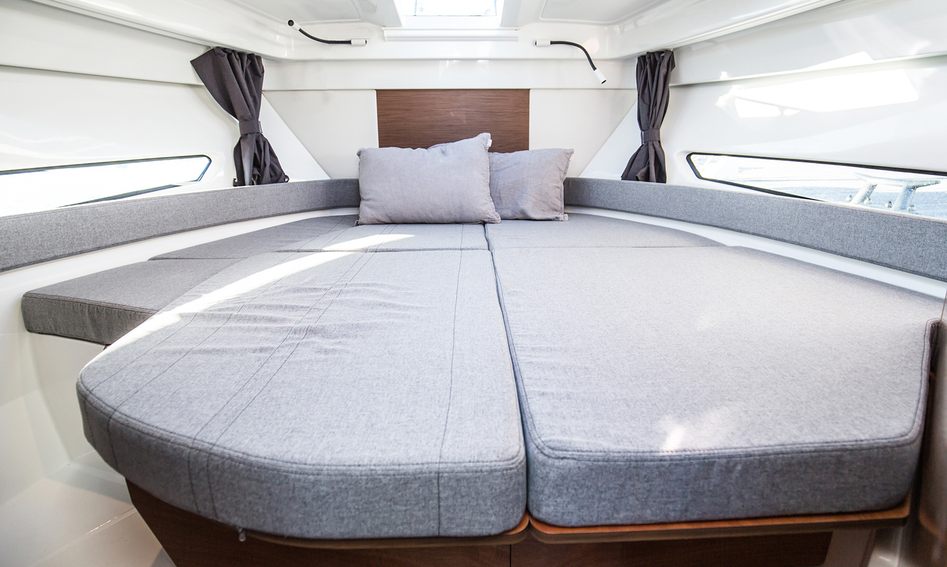 Beneteau Yachts Antares 9  Mk1, Accommodation