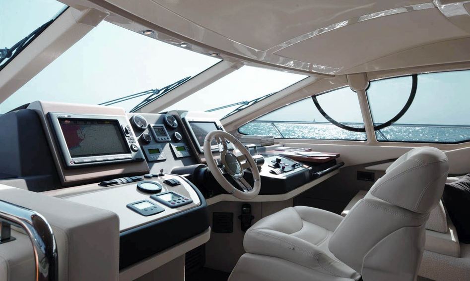 Azimut 60 Gen 1, Helm Station