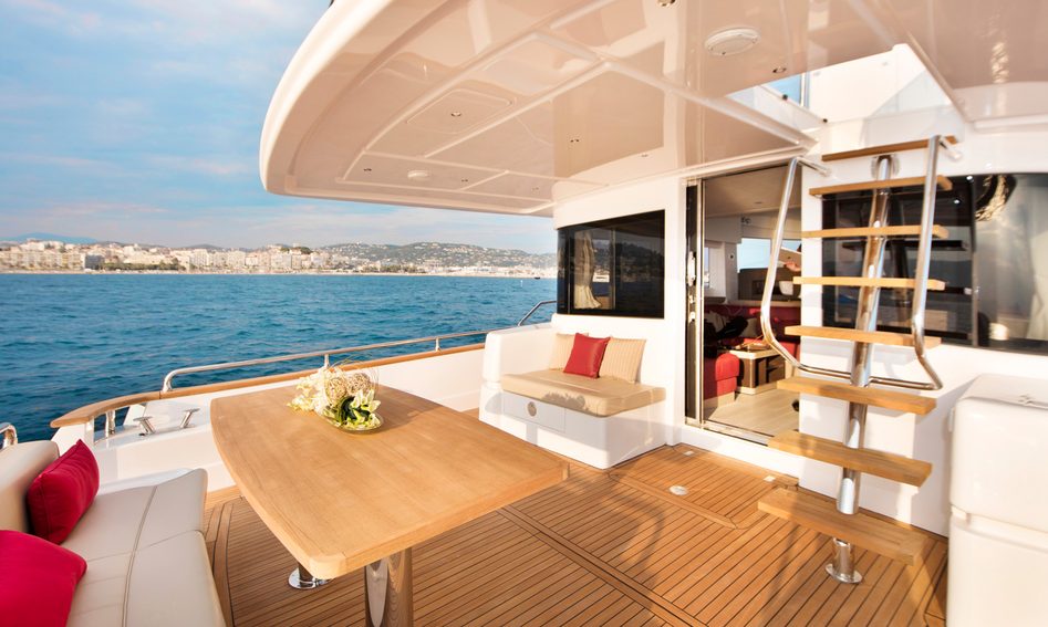 Apreamare Maestro 56, Deck Area