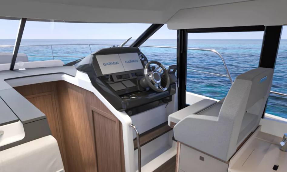 Beneteau Yachts Antares 12  Gen 2, Helm Station