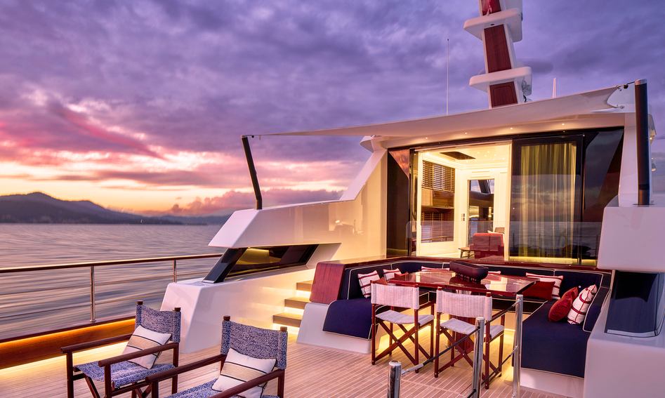 Picchiotti Gentleman 24, Fly Deck/Sportdeck