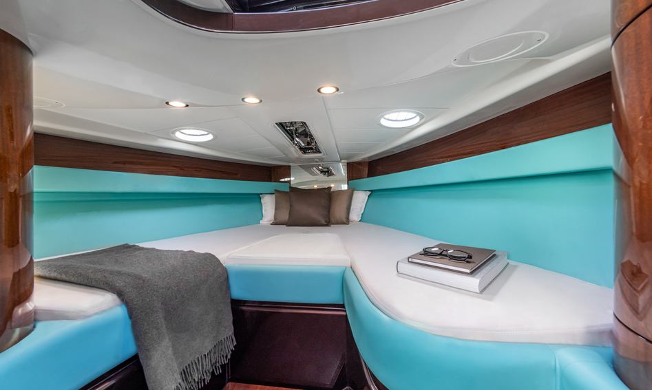 Riva Anniversario, Interior