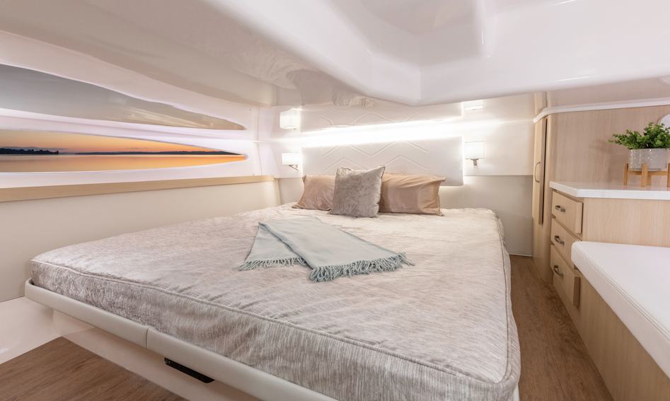 Regal Boats 38 XO , Accommodation