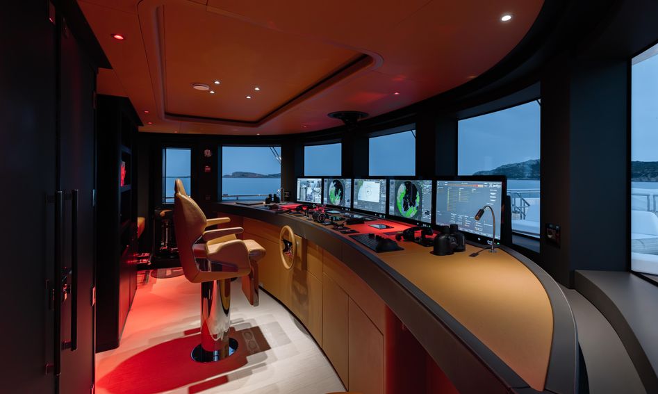 Benetti B.Now 50M Oasis, Helm Station