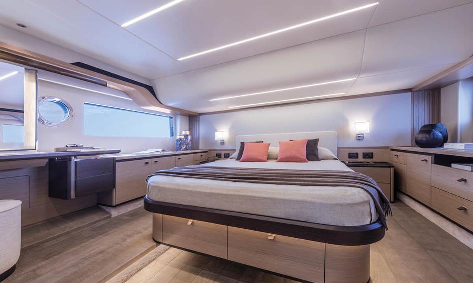 Absolute Navetta 53 , Accommodation