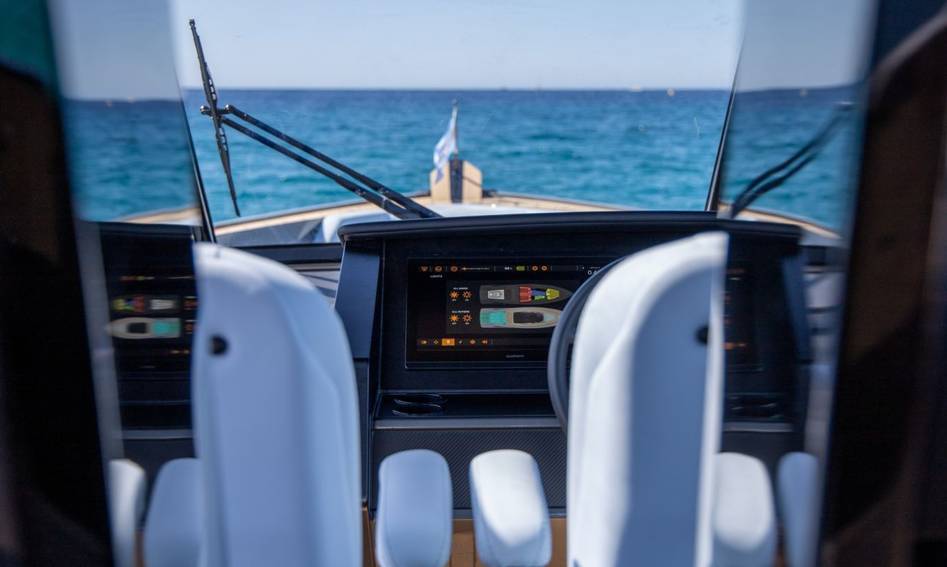 Wajer 55S, Helm Station