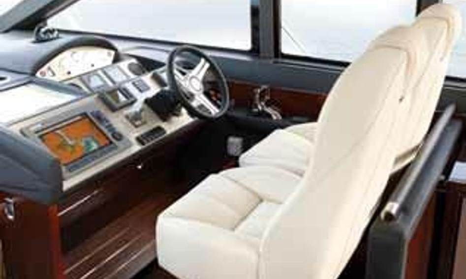 Princess V52 Mk2, Helm Station