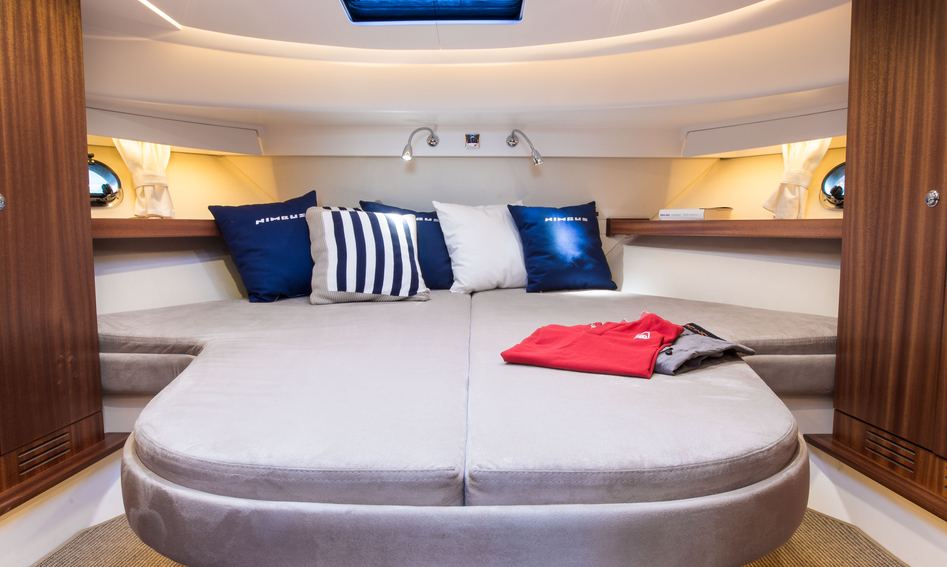 Nimbus 405 Flybridge, Accommodation