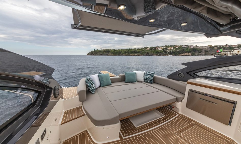 Fiart Classic 47, Deck Area