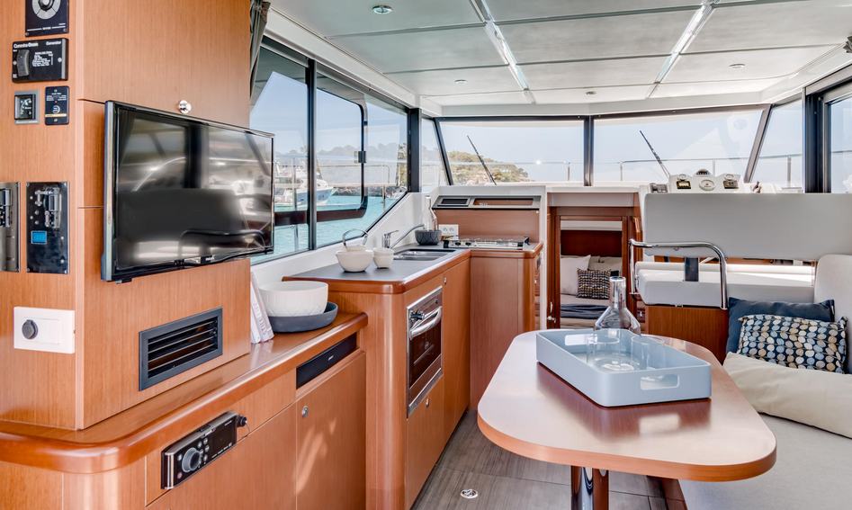 Beneteau Swift Trawler 30, Interior