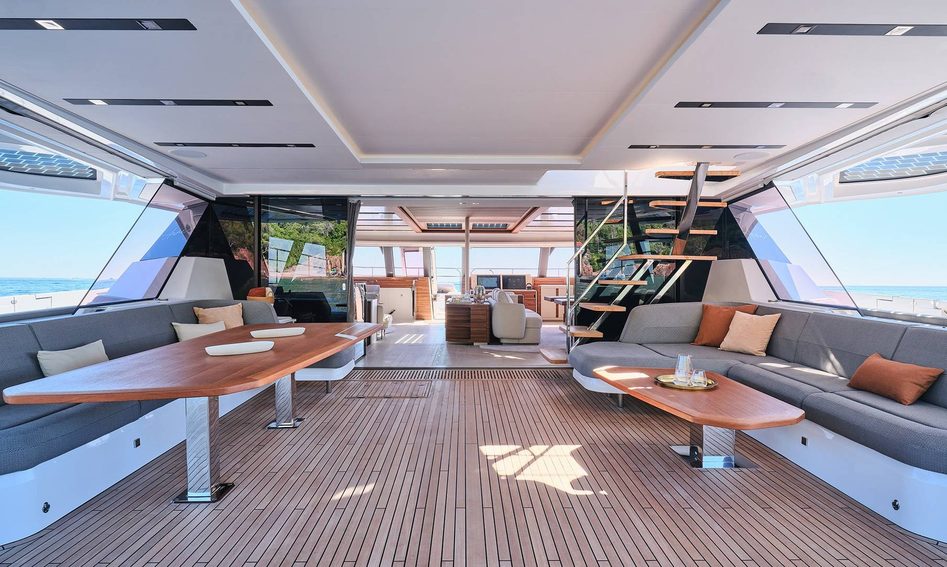Fountaine Pajot Power 80 , Deck Area