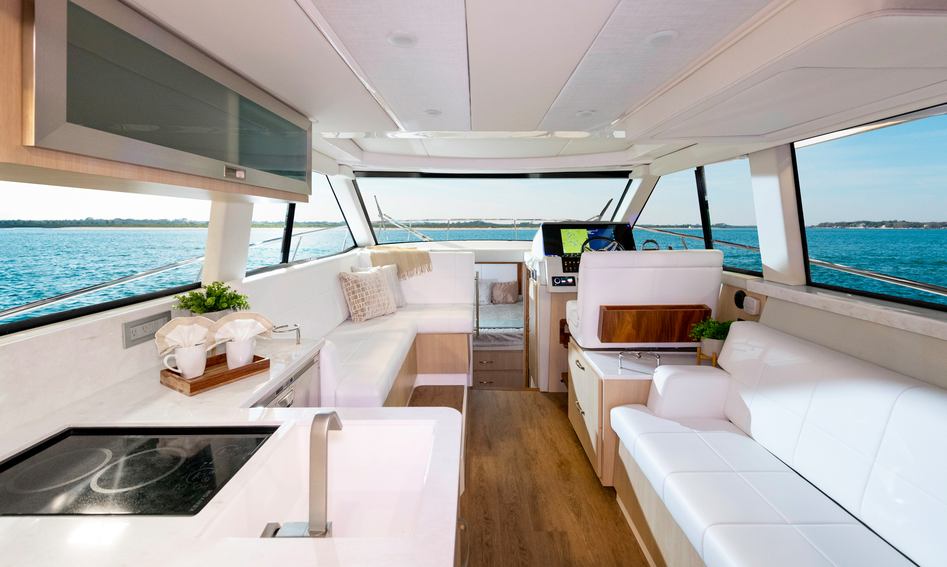 Regal Boats 38 XO , Interior