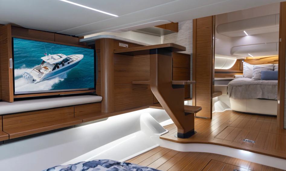 Tiara 46LS, Interior