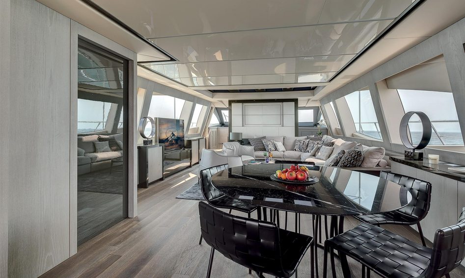 Mangusta 110, Interior