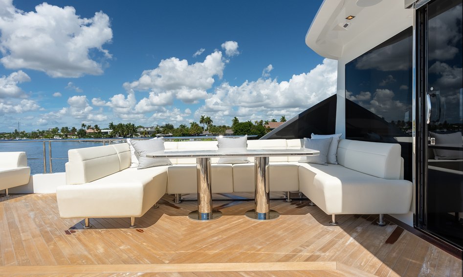 Ocean Alexander 28E, Fly Deck/Sportdeck