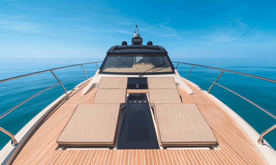 Beneteau Monte Carlo 6S, Deck Area