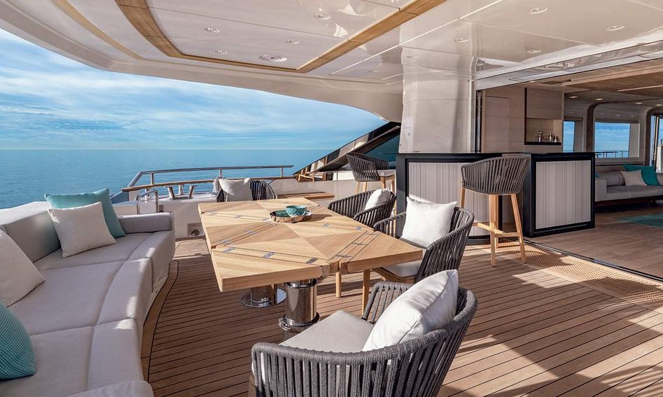 Monte Carlo Yachts MCY 105 Skylounge, Deck Area